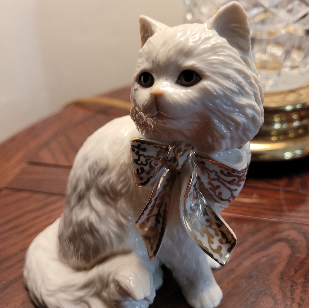 Lenox Sitting Pretty Cat